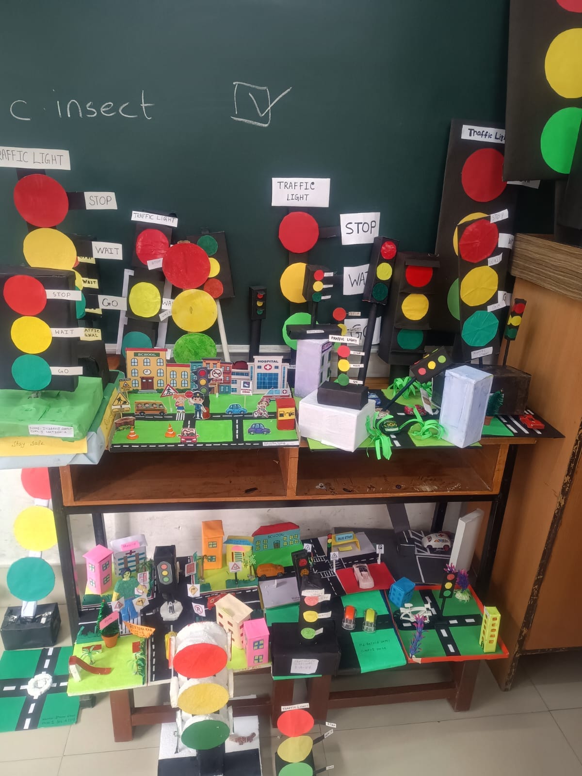 Activitivy on Traffic Signals by Grade 1